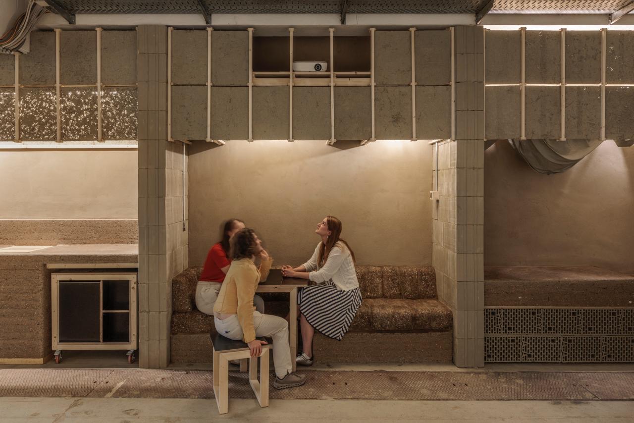 A workspace built at full scale from rammed earth, clay and straw.